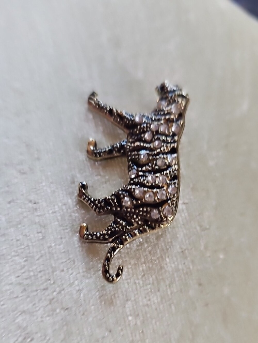 Gold Tone Tiger Brooch with Clear Rhinestones - Picture 4 of 7